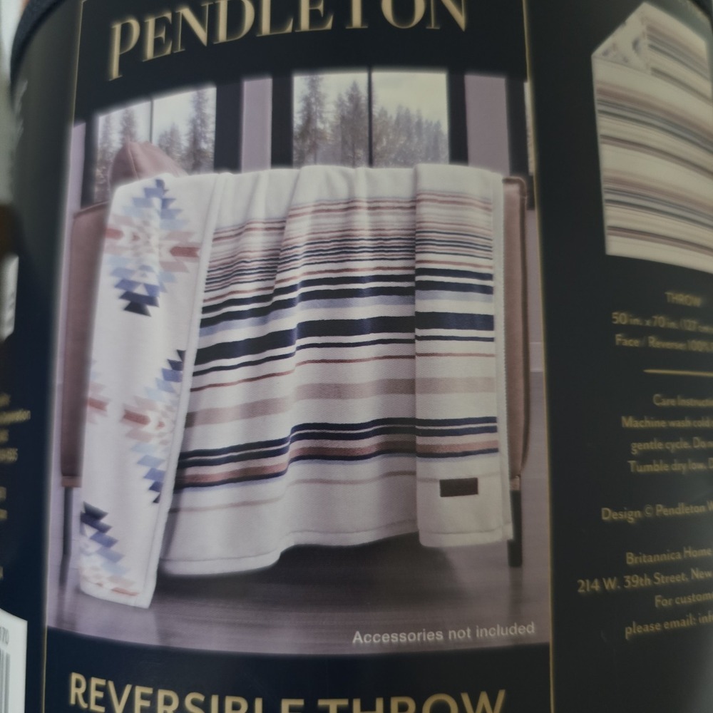 Pendleton Reversible Plush Throw 50" x 70" Serrado Polyester New